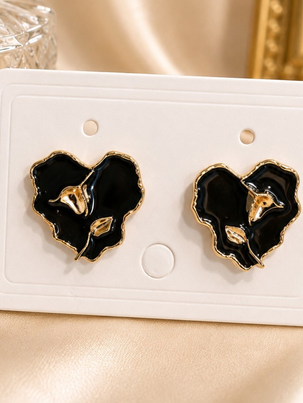 Black Gold-Trim Heart Floral Stud Earrings